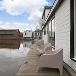 Gasthof Houseboat The New - Nieuwe 4*