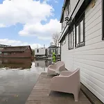 Houseboat The New - Nieuwe Penzion