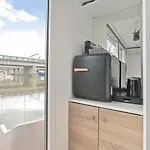 Penzion Houseboat The New - Nieuwe 4*