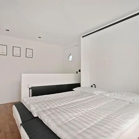 Houseboat The New - Nieuwe Gæstehus 3*