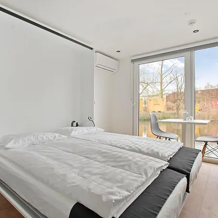 Bed & Breakfast Houseboat The New - Nieuwe *